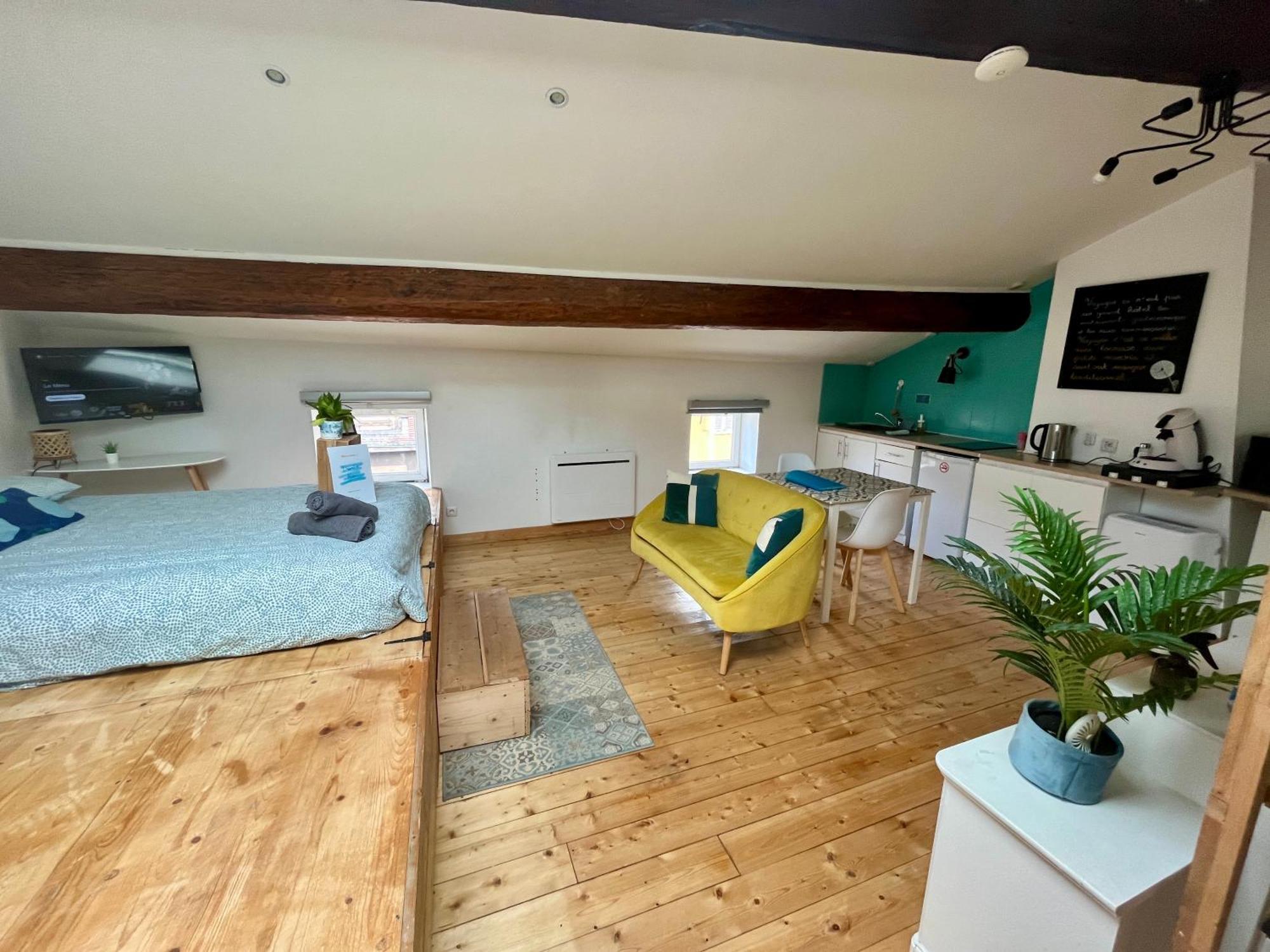 La Cachette Des Poutres Appartement LʼArbresle Buitenkant foto